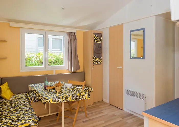 Parc Du Charouzech Kemping Salles-Curan